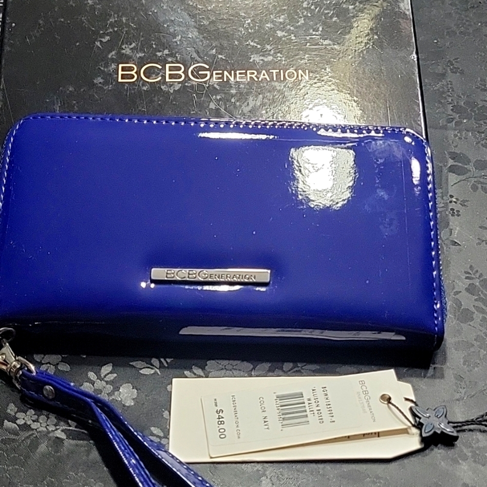 BCBG Wristlet Wallet patten navy